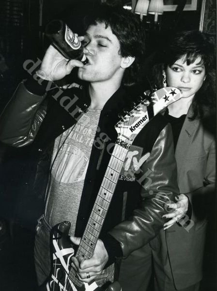 Eddie Van Halen , Valerie Bertinelli, 1985, NYC.jpg